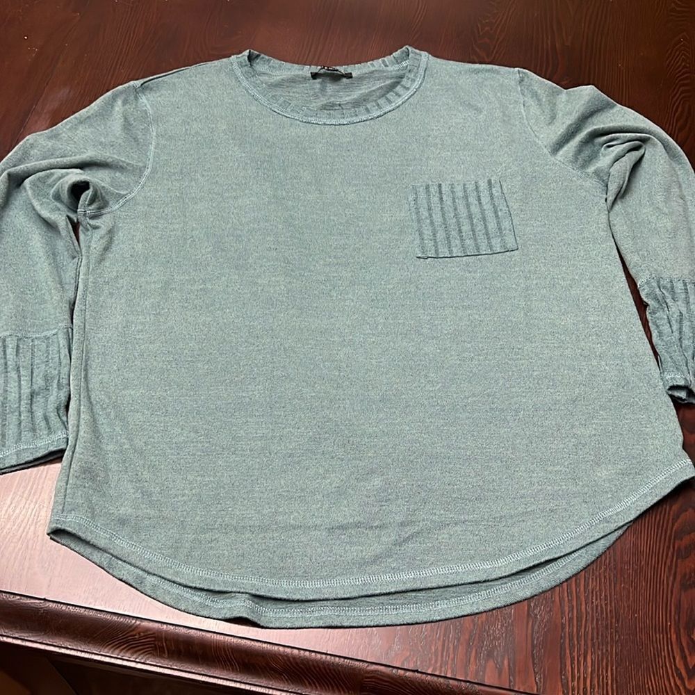 Tint & Shadow Long Sleeve Top Size XL